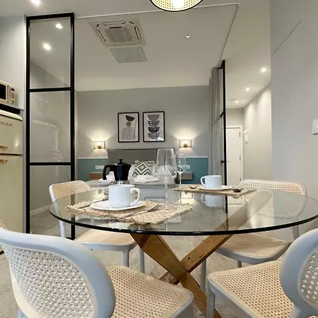 Paseo Colon Apartment *