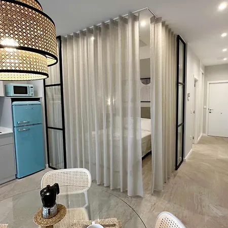 Paseo Colon Apartment *