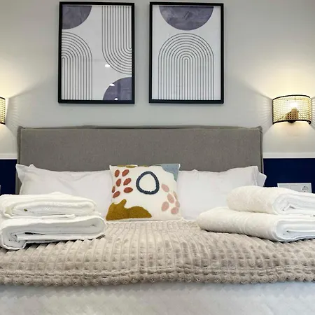 Paseo Colon Apartment *